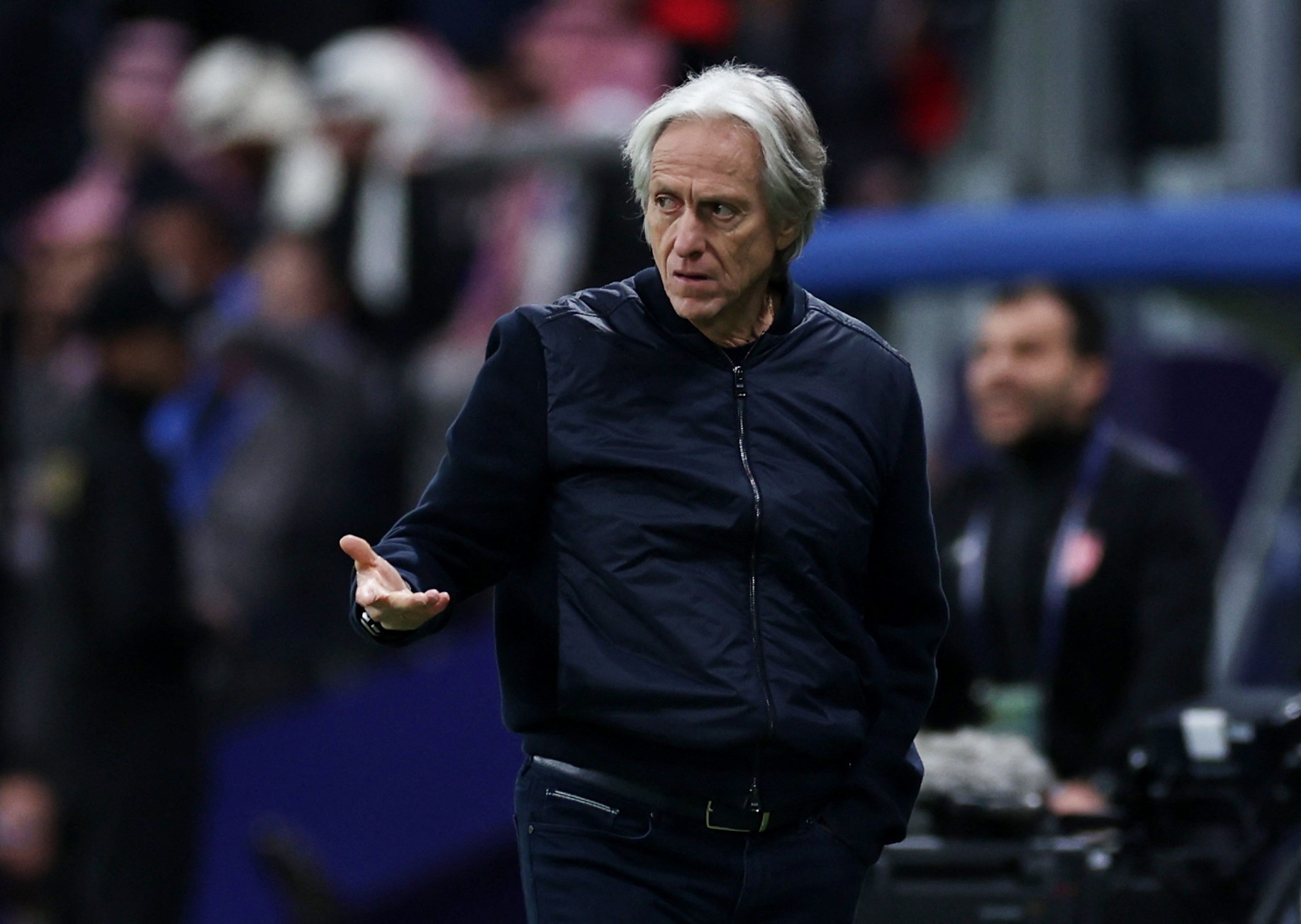 太阳报：切尔西、利物浦等多队关注瑞士U21队长、中卫尼亚科西