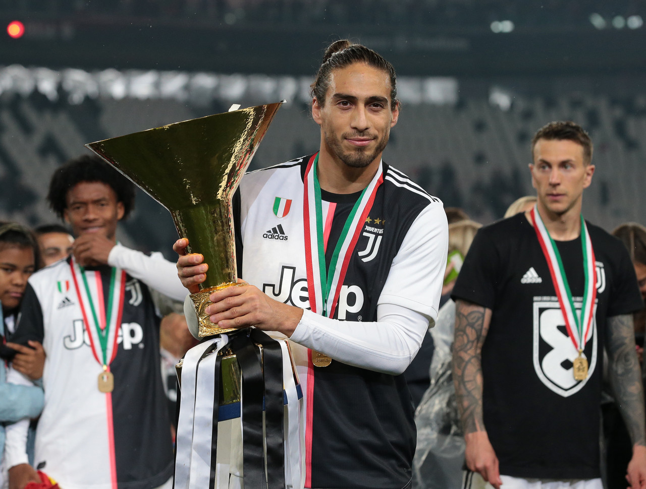 真该练练罚球了！周琦半场4罚全铁 仅得到3篮板1失误&正负值-10