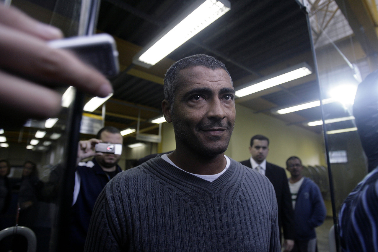 记者谈魏震伤情：眼部受伤有点影响视线，回到上海后得继续治疗